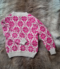 Last inn bildet i Galleri-visningsprogrammet, Sirges Báidi - Sirges Genser 2-12 år - Strikkeoppskrift
