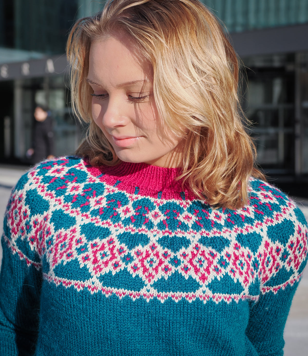 Risku - Brooch English Knitting Pattern