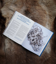 Last inn bildet i Galleri-visningsprogrammet, Sápmi strikk - en reise i garn og farger
